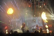 VAMPSは12月15日にアルバム「BEAST」からのリカットシングル「MEMORIES」をリリース（撮影：今元秀明）。