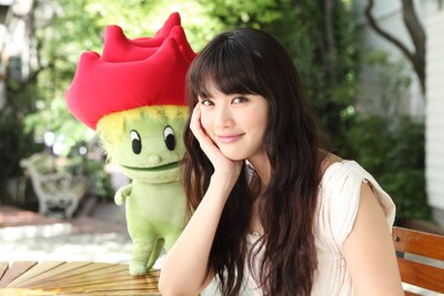 イベントオーガナイザーを担当する「スペチャ！」VJの臼田あさ美（写真右）と、同じく番組のVJを務めるぺっちゃん（写真左）。