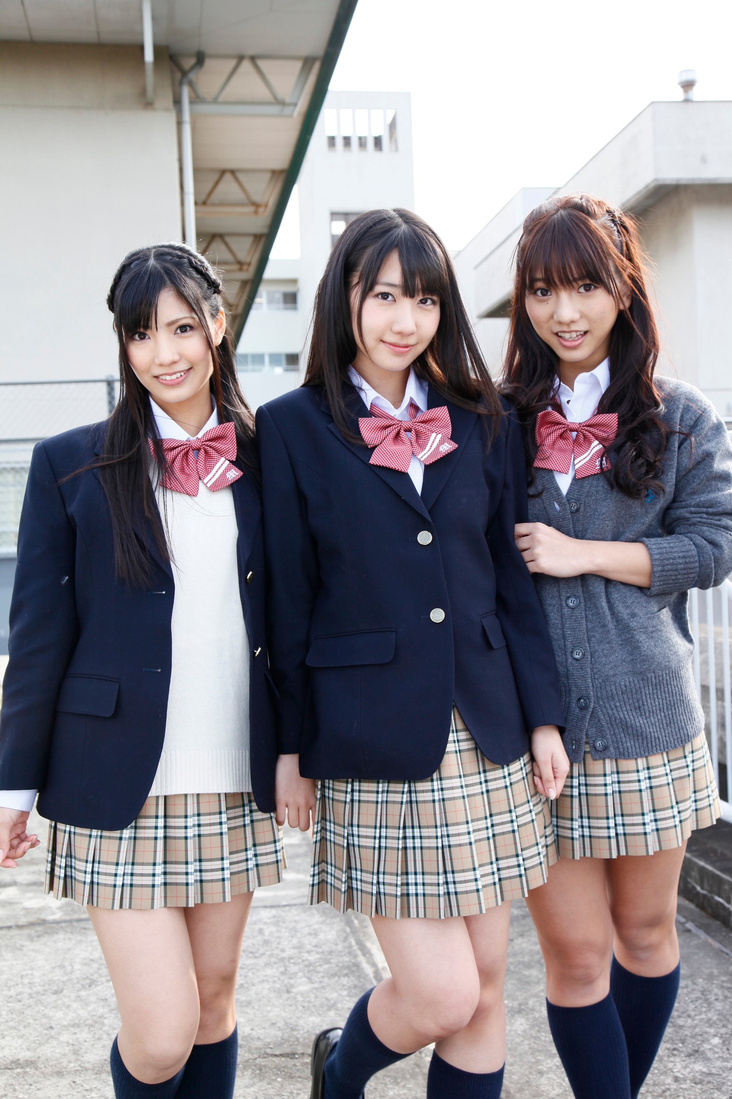 オリジナルドラマ「If ～今日、恋をはじめます～」より。写真左から倉持明日香、柏木由紀、高城亜樹。