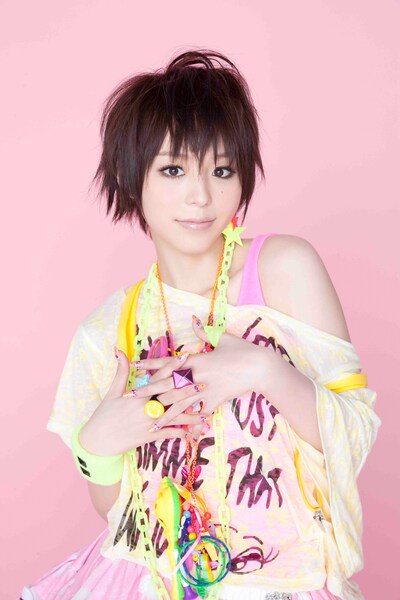 「涼宮ハルヒの憂鬱」「らき☆すた」など多くの人気アニメでキャラクターソングを歌っている平野綾。