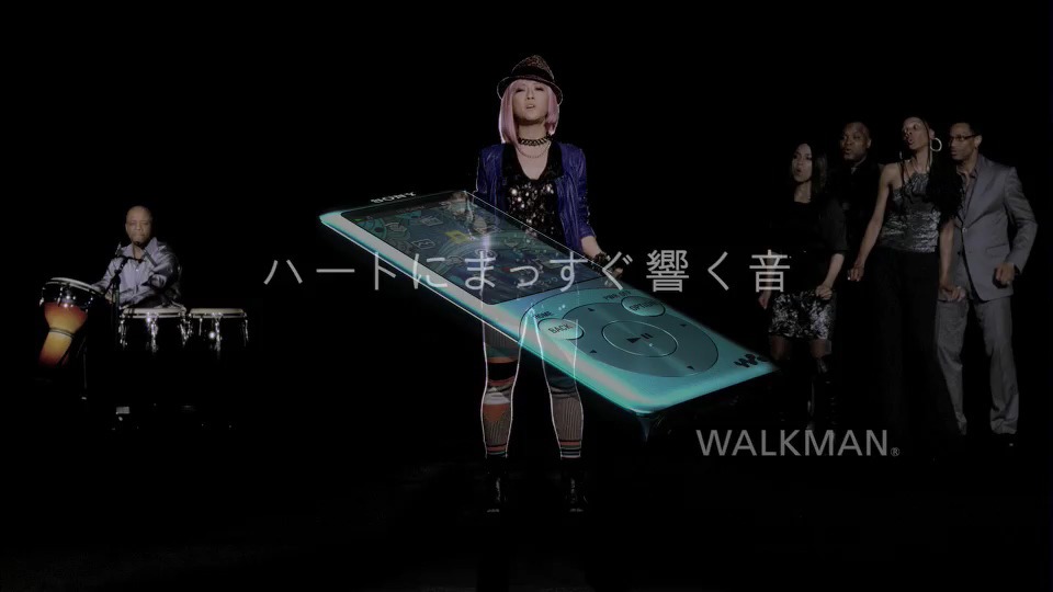 テレビCM「in the Dark」編のJASMINE出演シーン。