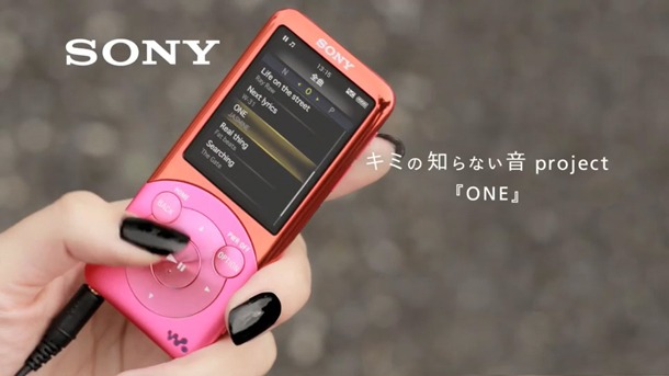 テレビCM「in the Dark」編のJASMINE出演シーン。