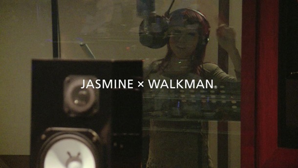 テレビCM「キミの知らない音 project」編のJASMINE出演シーン。