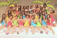 ライブ直前に行われた記者会見の様子。「ライバルは？」の質問には「人数的にEXILE」とコメント。