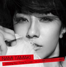 もともと韓国人の友達が多かった玉置は、コミュニケーションのために韓国語を勉強するうち、K-POPブーム以前より韓国のエンターテインメントに魅了されたという（写真はシングル「Missing You ～Time To Love～ feat. KWANGSOO, JIHYUK, GEONIL（from 超新星）」ジャケット）。