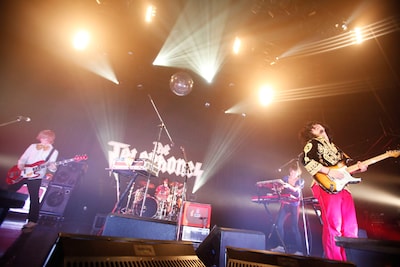 「SUPER DISCO Hits 4!!!」の模様。懐かしい曲を3曲連続で披露した石毛は「昔のほうが声が低かったなって気づきました（笑）」と語った。（撮影：河本悠貴）