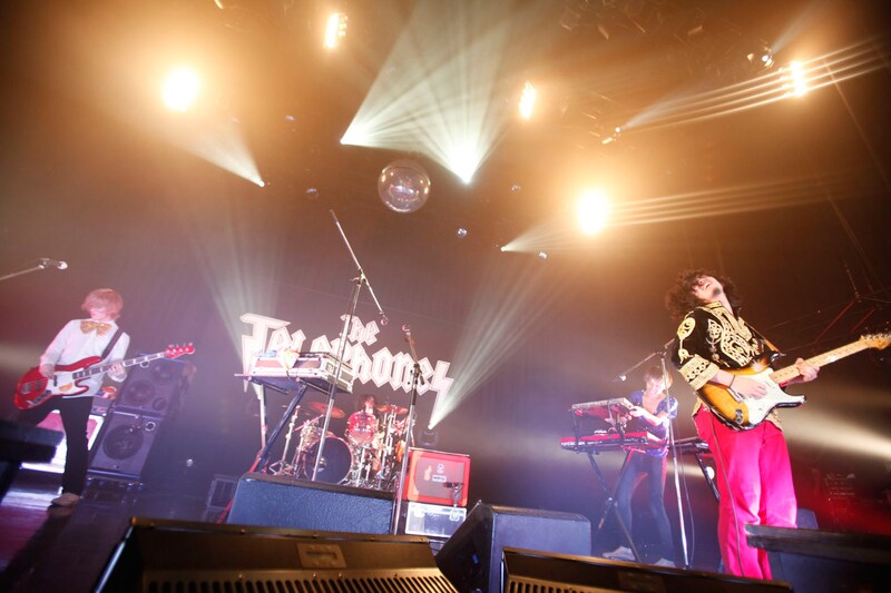 「SUPER DISCO Hits 4!!!」の模様。懐かしい曲を3曲連続で披露した石毛は「昔のほうが声が低かったなって気づきました(笑)」と語った。(撮影:河本悠貴)