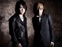 2月9日には、後輩アーティストたちによるトリビュートアルバム「FUCK THE BORDER LINE」の発売も決定している黒夢。