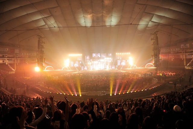 数々のヒット曲や懐かしのインディーズ曲のほか、今回が初披露となる新曲「2月」も演奏された。