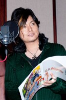 慣れた様子で声をあてる森久保。