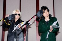 写真はアフレコの様子。