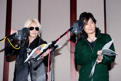 写真はアフレコの様子。