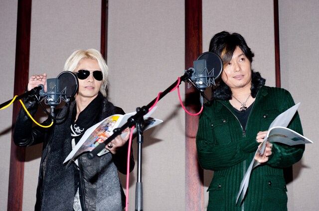 写真はアフレコの様子。