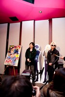 質疑応答に答える森久保（左）とHYDE（右）。