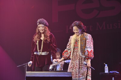 昔からNOKKOの大ファンというJUJUは、憧れの人を見つめすぎてしまい「すいません、ガン見してしまいました」と謝る一幕も。