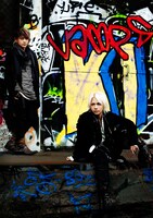 今週の人気の画像7位は「アニメ『バクマン。』にHYDE登場！本人役で声優に挑戦」より、VAMPSアーティスト写真。