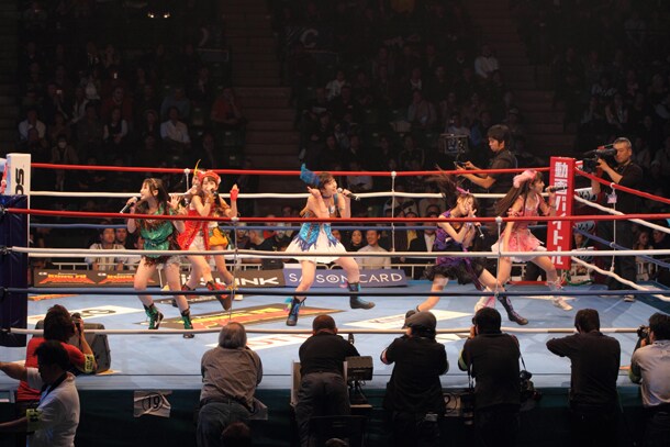 リング上を華麗に舞うももいろクローバー。