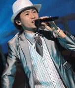 日本武道館のステージに立ったナオト・インティライミ。