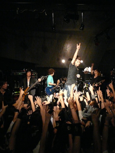 5人はドームライブの成果を存分に反映した力強いステージを展開した。