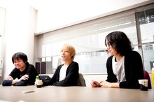 2011年1月からはアルバムリリースツアー「DOES 2011 tour『MODERN AGE』」がスタート。