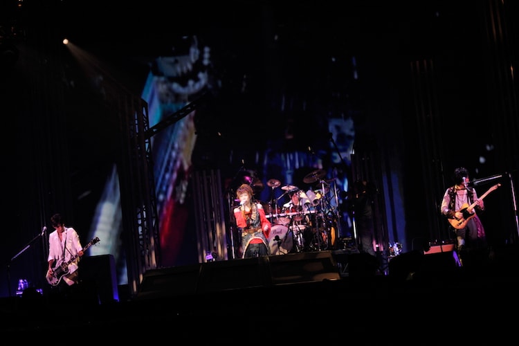 シド東京ドームライブに4万人集結 愛と感動の3時間半 音楽ナタリー