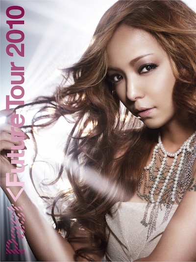 同日12月15日にはこのツアーのライブDVD＆Blu-ray「namie amuro PAST＜FUTURE tour 2010」もリリースされた（写真はDVD盤ジャケット）。