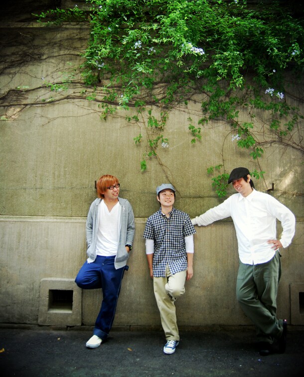 濱野昌浩（写真右）は今後も音楽活動を継続する予定。