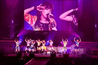 今週の人気の画像9位は「『完全燃焼しました！』娘。亀井ジュンリン卒業コンサート」より、コンサートの模様。