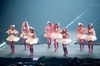 「モーニング娘。コンサートツアー2010 秋～ライバルサバイバル～ 亀井絵里・ジュンジュン・リンリン卒業スペシャル」ステージの様子。