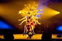 「モーニング娘。コンサートツアー2010 秋～ライバルサバイバル～ 亀井絵里・ジュンジュン・リンリン卒業スペシャル」ステージの様子。