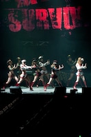 「モーニング娘。コンサートツアー2010 秋～ライバルサバイバル～ 亀井絵里・ジュンジュン・リンリン卒業スペシャル」ステージの様子。