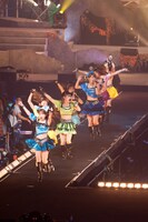 「モーニング娘。コンサートツアー2010 秋～ライバルサバイバル～ 亀井絵里・ジュンジュン・リンリン卒業スペシャル」ステージの様子。