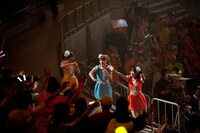 会場を1周してファンに笑顔を届けたリンリン、ジュンジュン、亀井。