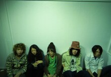 踊ってばかりの国（滝口敦士は写真中央）