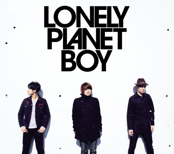 アルバム「LONELY PLANET BOY」（写真）には「キャラメルフレーバー」「MR. LONELY」「ナミダあふれても」などの人気曲を含む12曲を収録。初回限定でランダム封入特典が用意される。