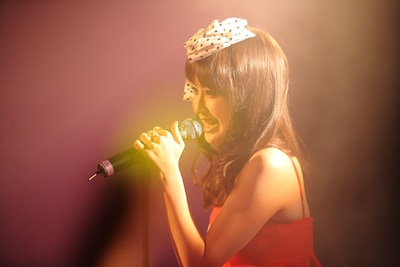 フランスでの様子はオフィシャルブログ「ただ今ご紹介にあずかりました、麻生夏子です。」でも紹介されている（photo: Mizushima Masaru）。