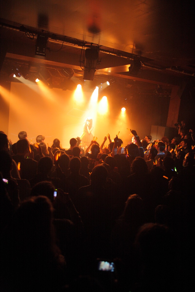 ライブハウスLa Maroquinerieは超満員（photo: Mizushima Masaru）。