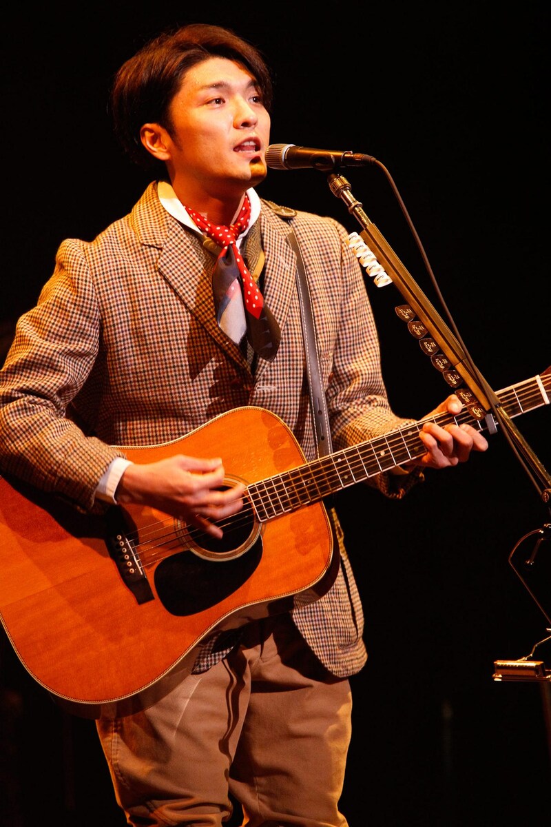 この日のライブは終始独特な“直太朗ワールド”が展開され、会場はときに笑いの渦に、ときには感動の嵐に巻き込まれた。