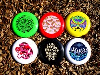 レーベル設立を記念し、フリスビー型プレスキットをプレゼントする企画も実施。詳しくはオフィシャルサイトで確認を。