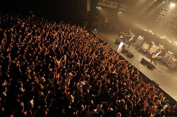12月17日の「コミカル・ヒステリー・ツアー」東京・SHIBUYA-AX公演の模様。