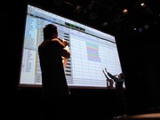 Pro Toolsの画面をスクリーンに映し出し、レコーディング前にハヤシ＆ディレクター白井氏による簡単な説明を実施。