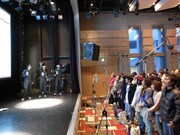 コーラスのレコーディングは、メンバーの指示に沿って行われた。