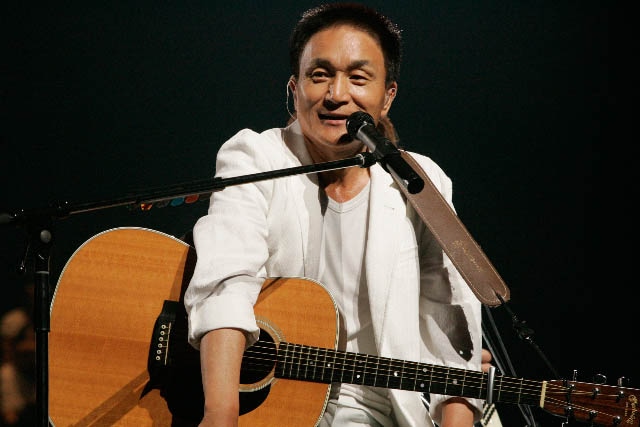 ツアー開催時は63歳となる小田和正。この年齢でのドームツアー開催は、単独アーティストとしては国内外問わず最年長。これまでの自身の記録を更新することになる。