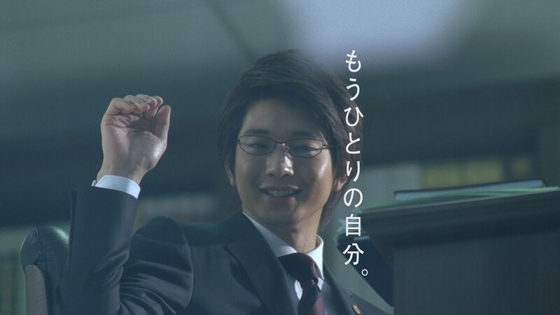 行政書士を目指すサラリーマンを演じる向井理。