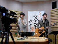 「冬至の日ライブ」の収録の様子。収録現場は「ゆずのオールナイトニッポンGOLD」収録後のニッポン放送のスタジオ。