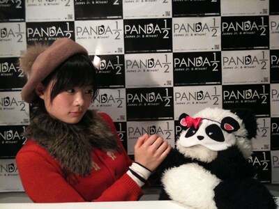 抵抗するジェームズ・パンダJr.を、力づくで世界一周に送り出すM!nam!。