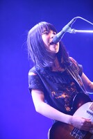 橋本絵莉子 （G,Vo）