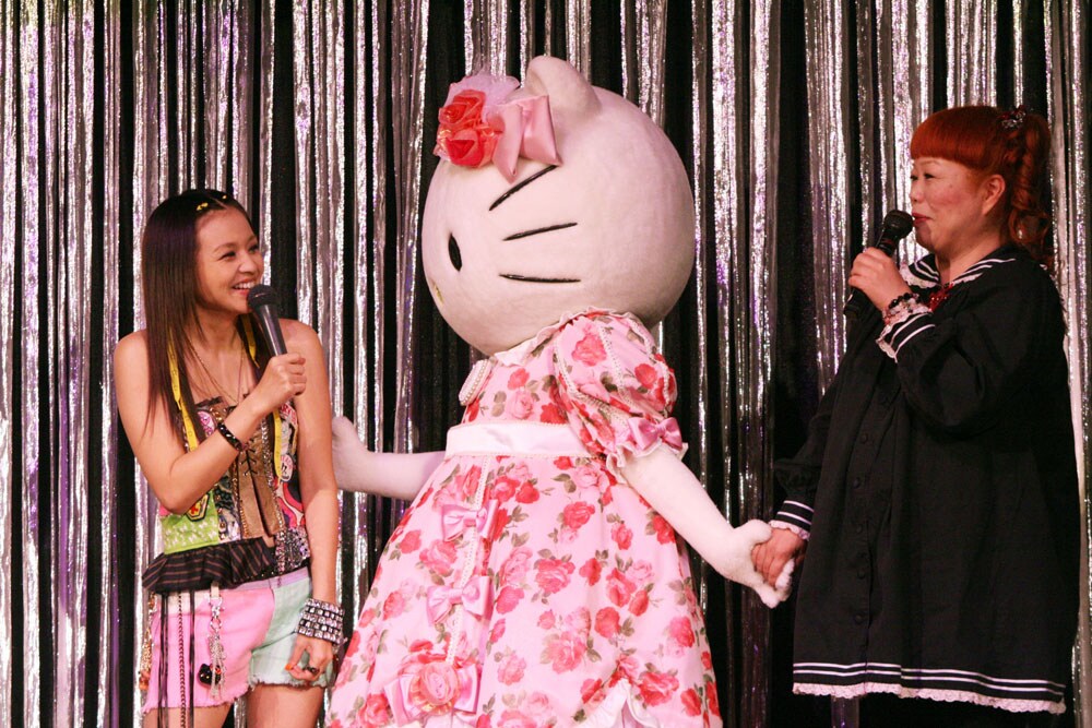 misonoサンリオコラボで黒ウサギ「sonemi」に変身 - 音楽ナタリー