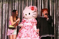 写真左からmisono、ハローキティ、山口裕子。