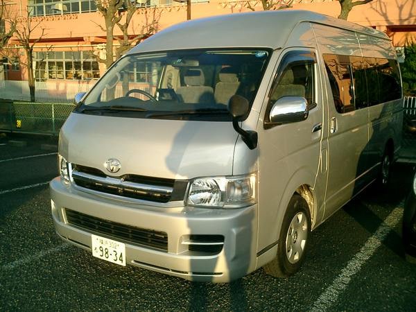 写真は盗難された機材車。ナンバーは「横浜302る9834」。